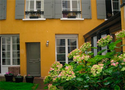 Гостиница Bed and Breakfast Le Bretonneau Paris