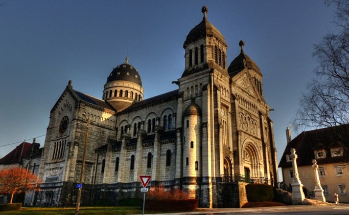 Базилика святого Феррутия (Basilique Saint-Ferjeux)