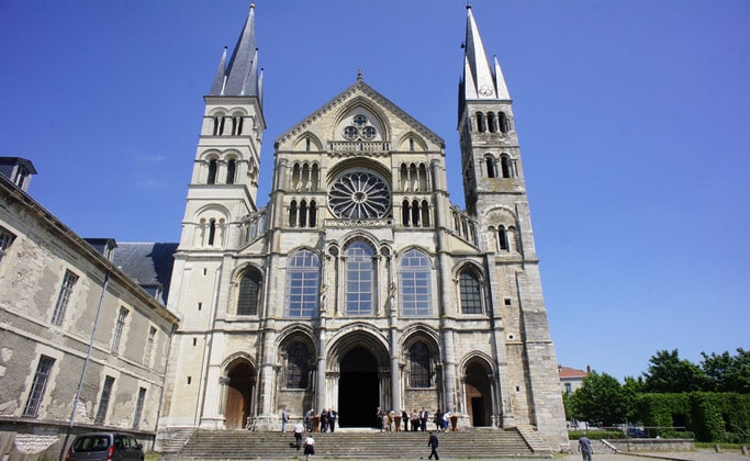 Базилика святого Ремигия (Basilique Saint-Remi)