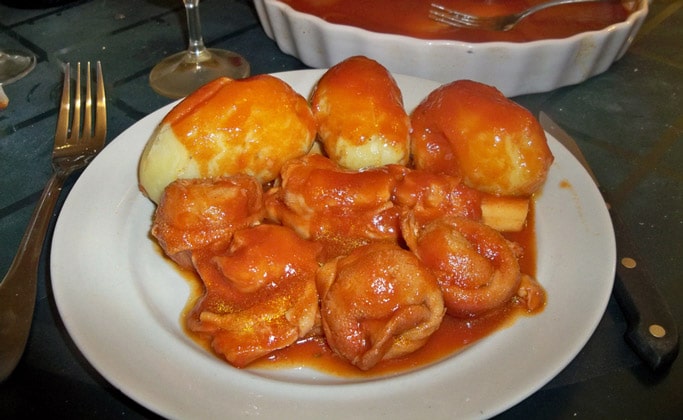 Блюдо Pieds et paquets (овечьи ножки и рубец)