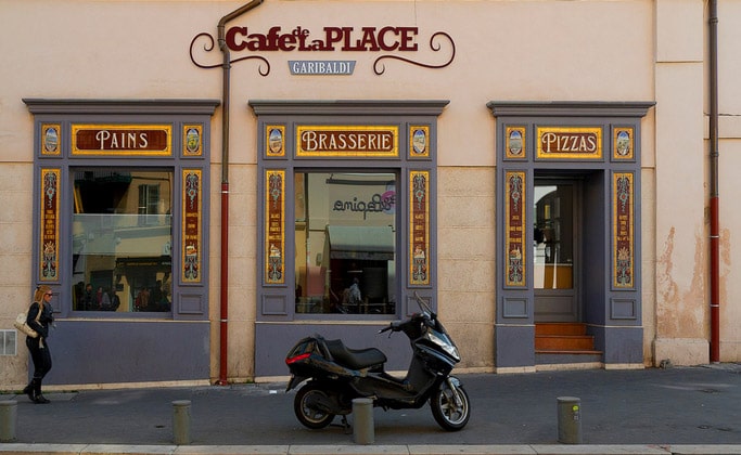 Cafe de La Place