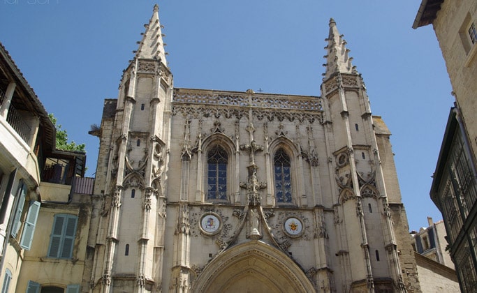 Церковь Сен-Пьер (L'eglise Saint-Pierre)