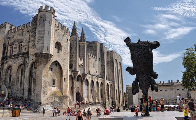 Фасад Папского дворца (Palais des papes d'Avignon)