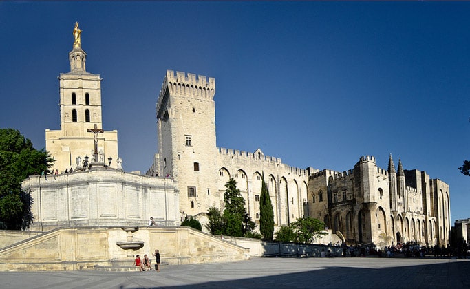 Изысканность Папского дворца (Palais des papes d'Avignon)