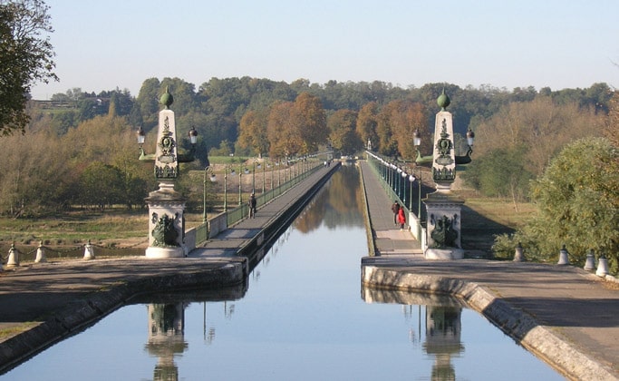Мост через канал Бриара