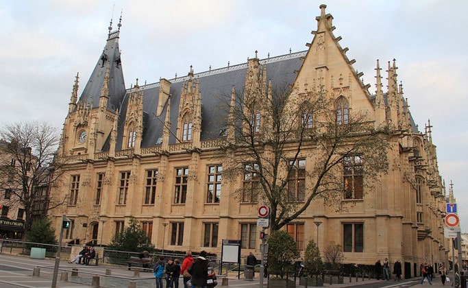 Дворец Правосудия (Palais de Justice)