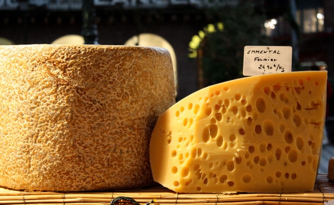 Французские сыры Cantal и Emmental