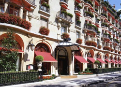 Отель Plaza Athenee в Париже