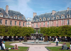 Площадь Вогезов в Париже