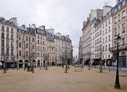 Площадь Дофин (place Dauphine)