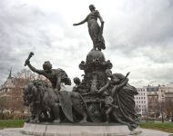 Памятник Триумф республики