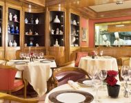 Зал парижского ресторана Michel Rostang
