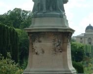 Памятник Жан Батиста Ламарка (основатель теории эволюции)