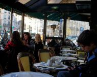 Внутри парижского кафе Два маго (Les Deux Magots)