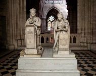 Скульптура молящегося короля Людовика XVI и его супруги Марии-Антуанетты