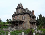 Дом призраков Диснейленда
