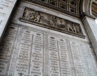 Названия сражений и имена военачальноков на стенах Триумфальной арки