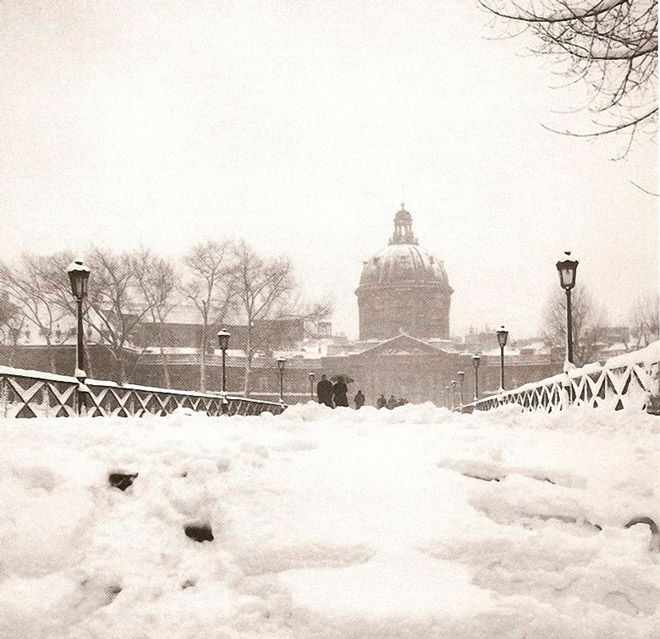 Заснеженный мост Парижа