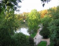 Парк Бют-Шомон в Париже