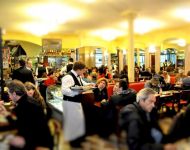 Зал парижского кафе де Флор